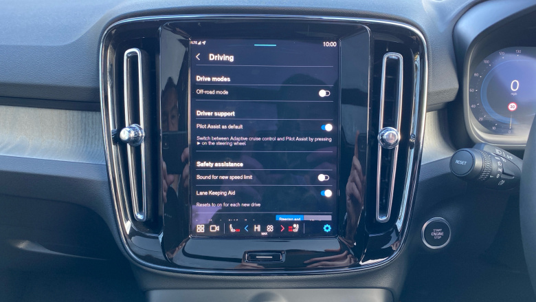 Volvo XC40 2.0 B4P Ultra Dark 5dr Auto Petrol Estate